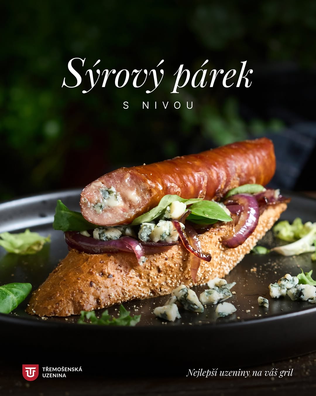 💥 Když se spojí kvalitní uzenina a výrazný sýr, vznikne chuťová bomba: Sýrový párek s Nivou! Šťavnaté vepřové maso a uvnitř rozteklá Niva, která dodá každému soustu šmrnc. Perfektní na gril!